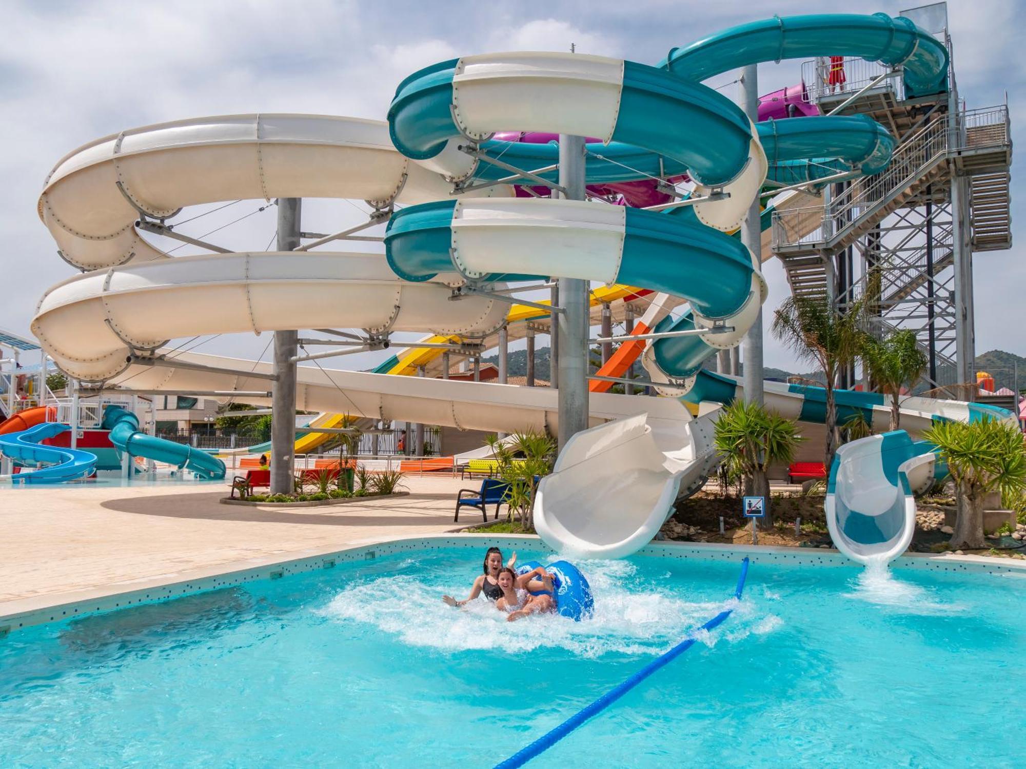 Golden Taurus Aquapark Resort Pineda de Mar Exterior photo